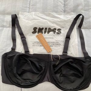 SKIMS black bra, size 38C, never worn NWT